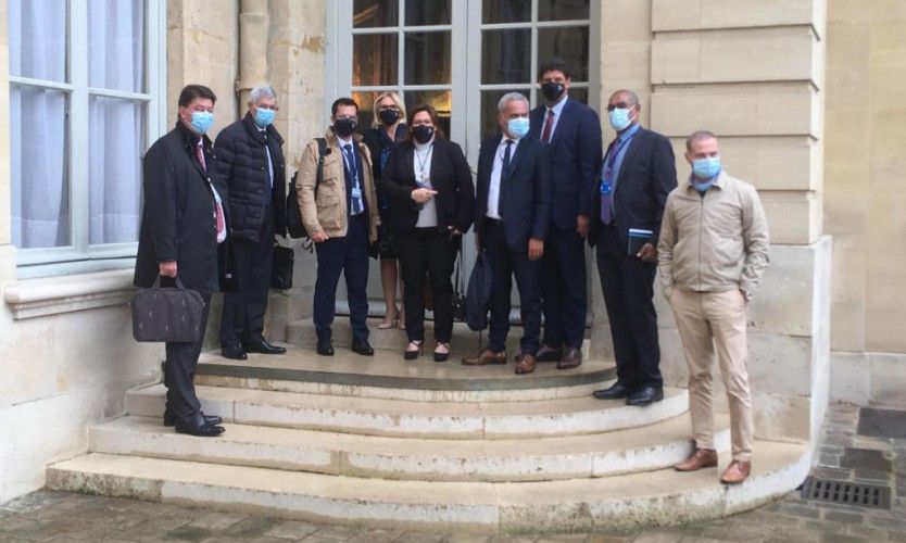 1er round des discussions à Paris