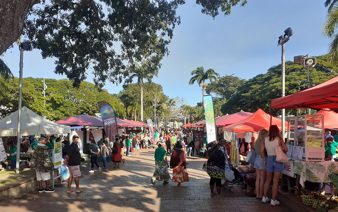 Forte affluence Place des Cocotiers pour le jeudi du centre-ville spécial Nord