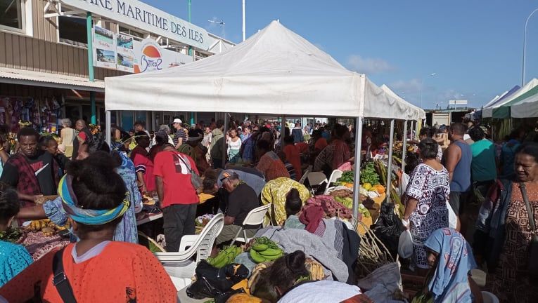 Le marché spécial Maré à la gare du Betico attire du monde