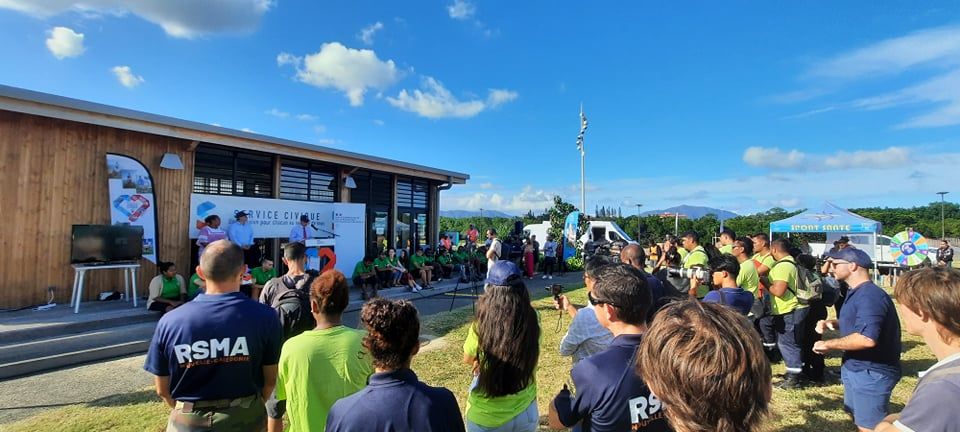 Des équipes du service civique au Parc de Sainte Marie.