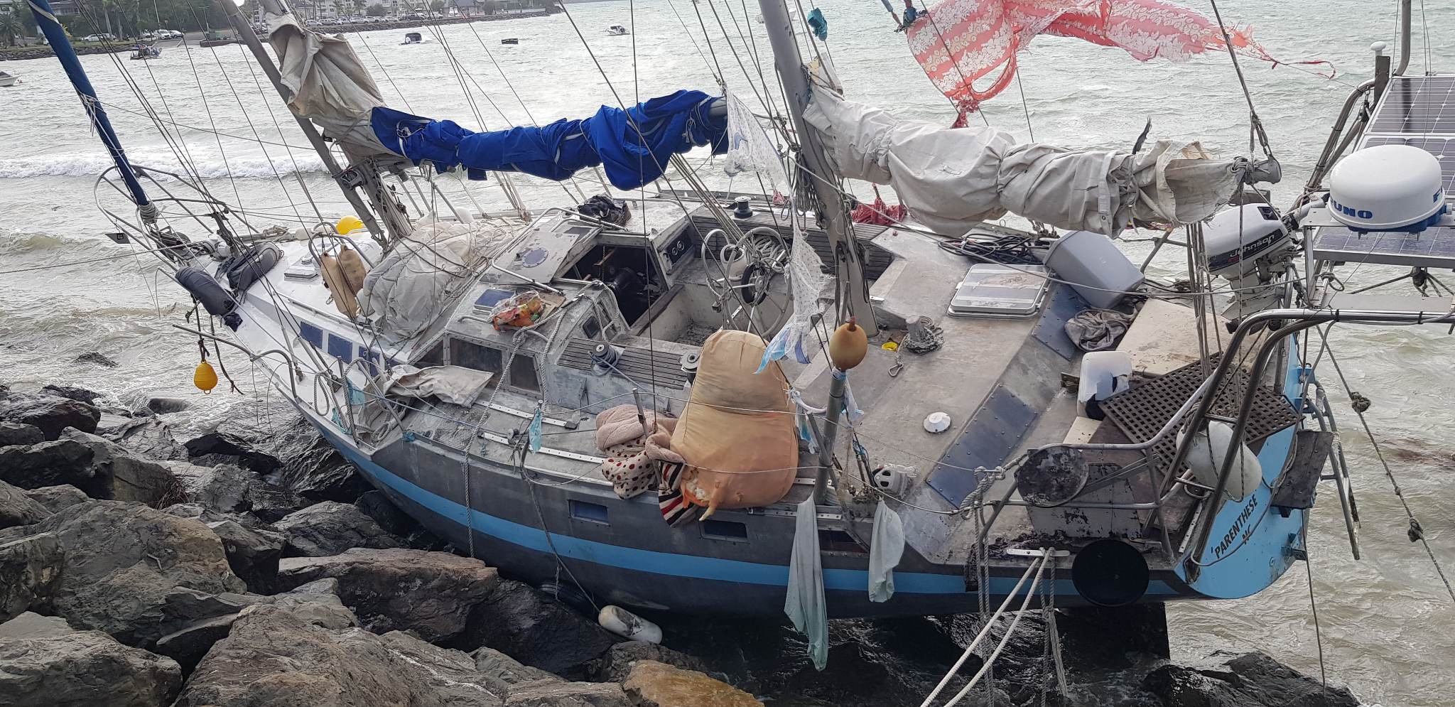 Cyclone Gabrielle : des bateaux échoués Baie de l'Orphelinat