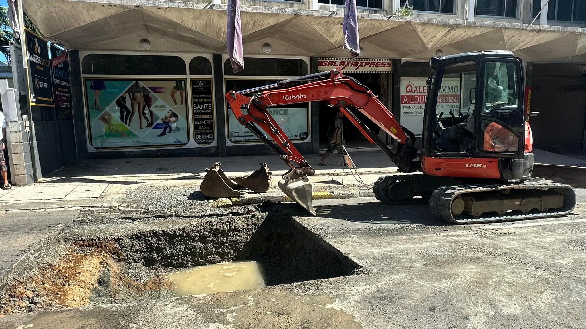 Fuites d'eau à Nouméa, la circulation perturbée