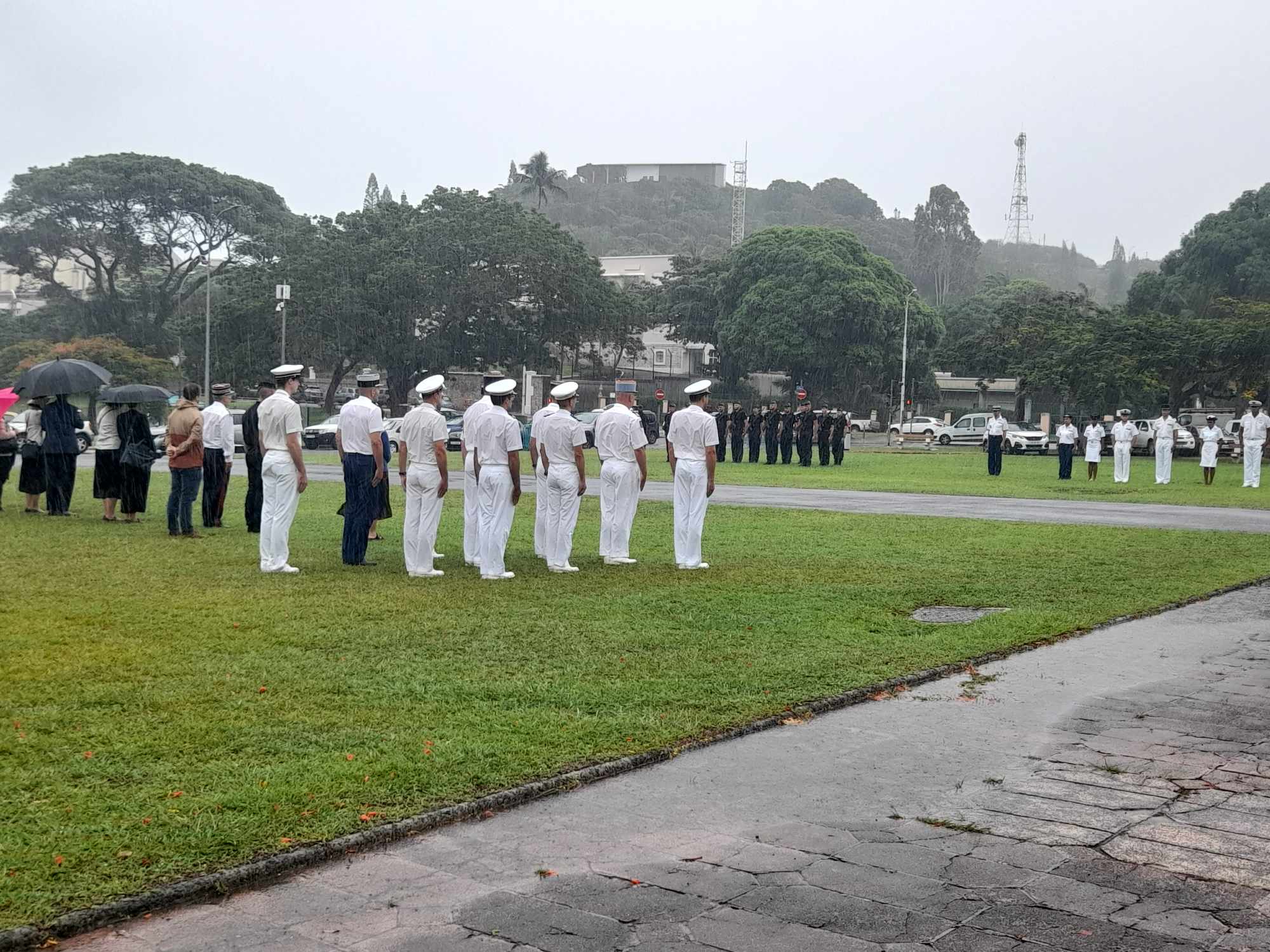 Cérémonie sous la pluie en mémoire des victimes du terrorisme