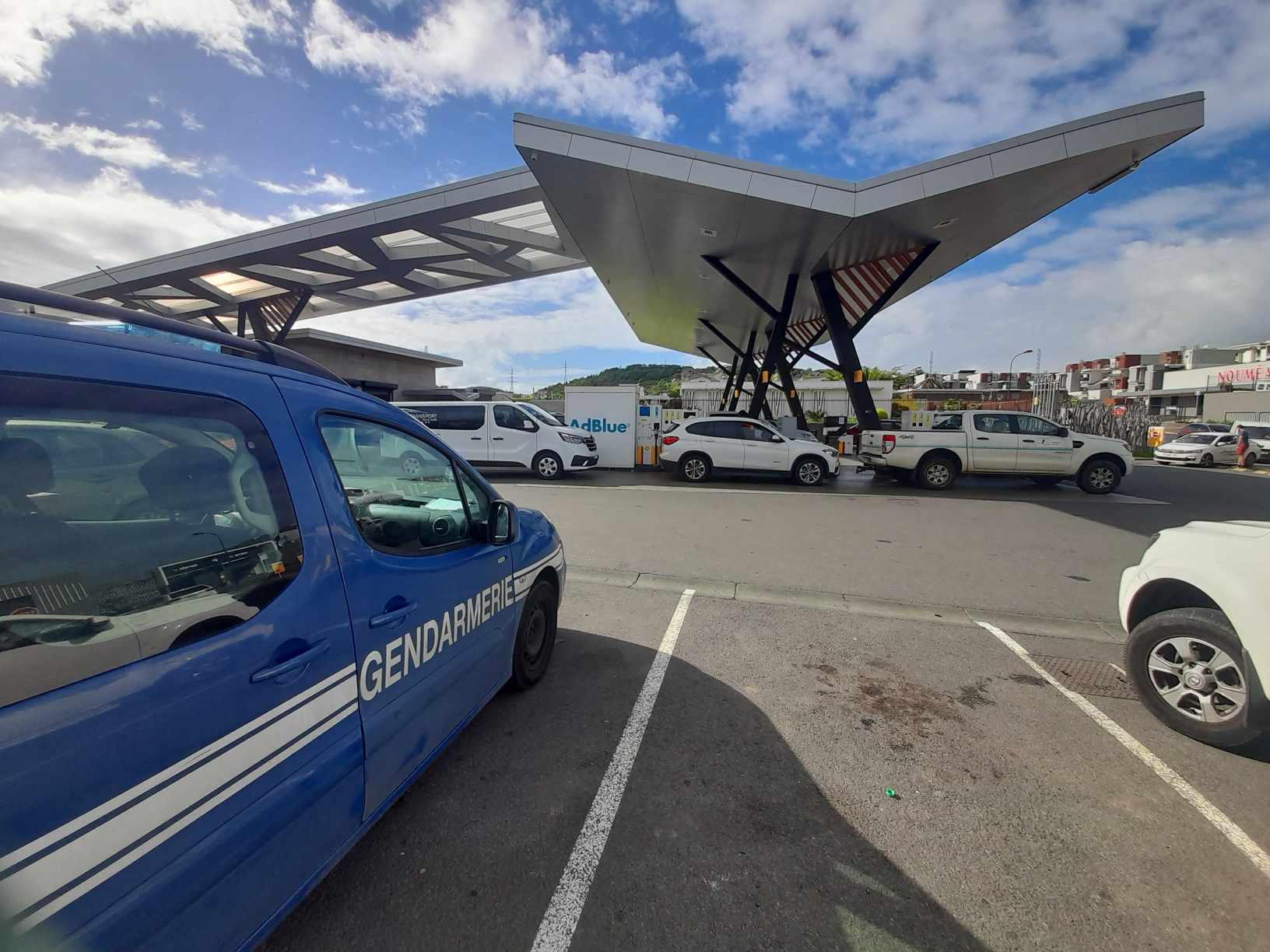 Les répercussions du blocage des dépôts de carburants...