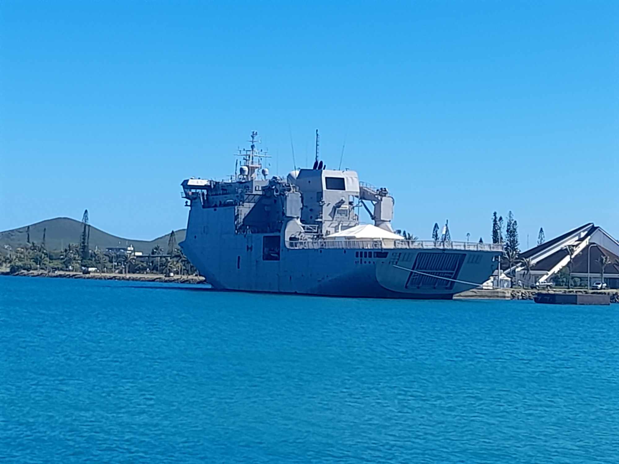 Le HMNZS Canterbury à Nouméa