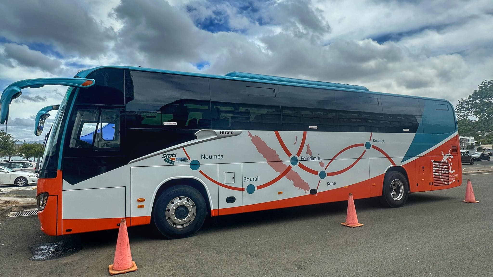 Le réseau d’autocar interurbain de Nouvelle-Calédonie se dote d’une nouvelle flotte pour la rentrée scolaire 2024 