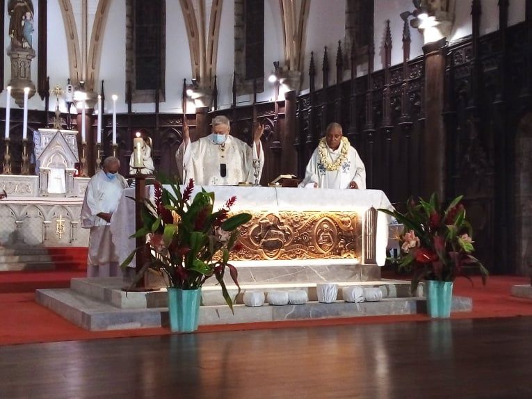 La messe de Noël, célébrée hier soir en la Cathédrale Saint Joseph de Nouméa.