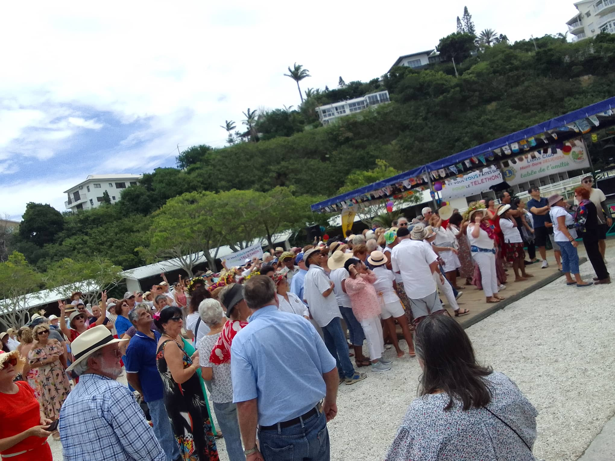 La table de l'amitié à l'hippodrome de Nouméa