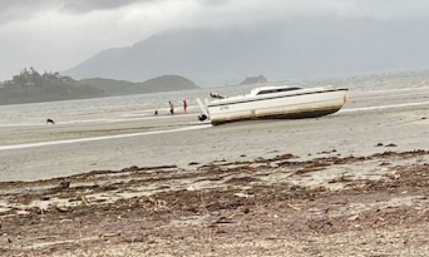 Bateau échoué plage de Magenta