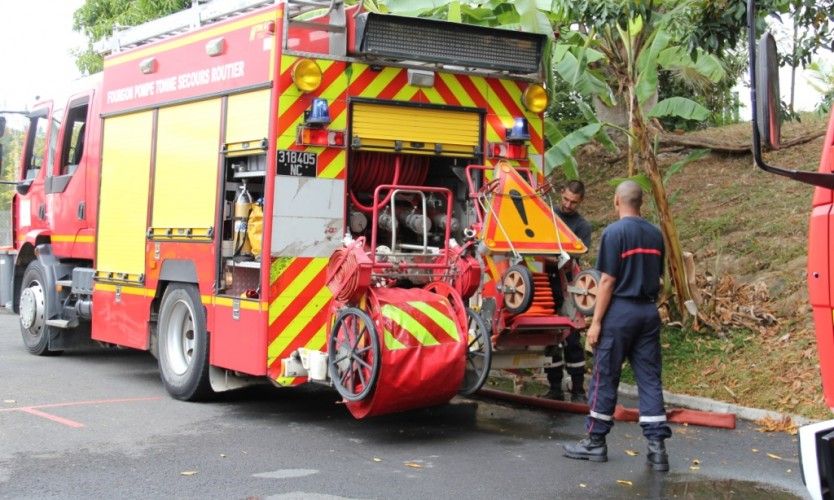 Incendie important dans le parking d'une résidence à Apogoti