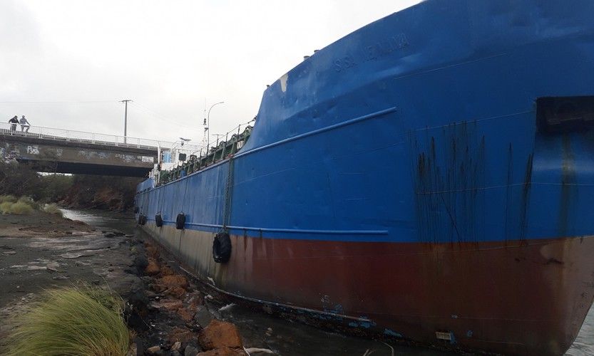 Bateau de la STILES dans un Pont