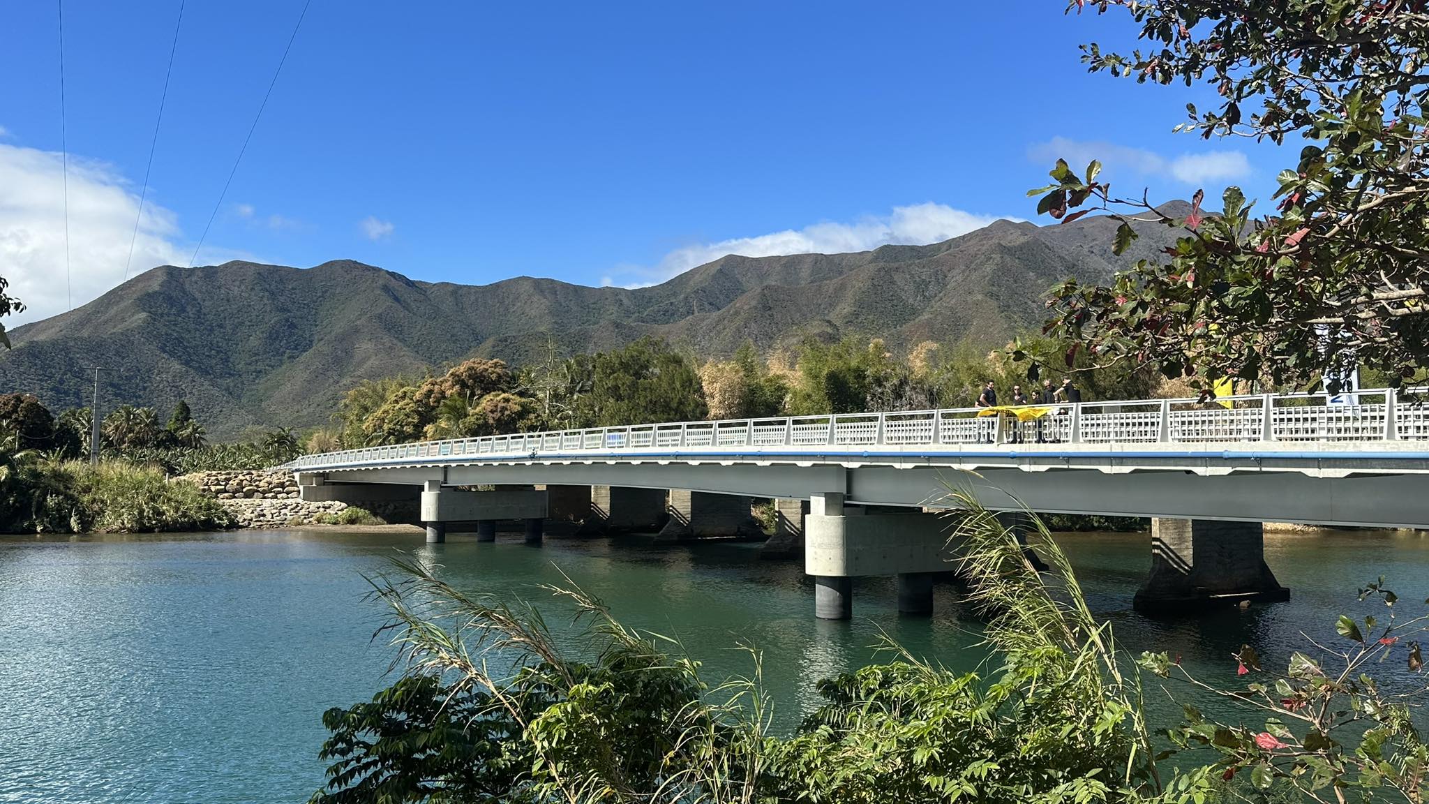 Thio : inauguration du nouveau pont en présence des élus 