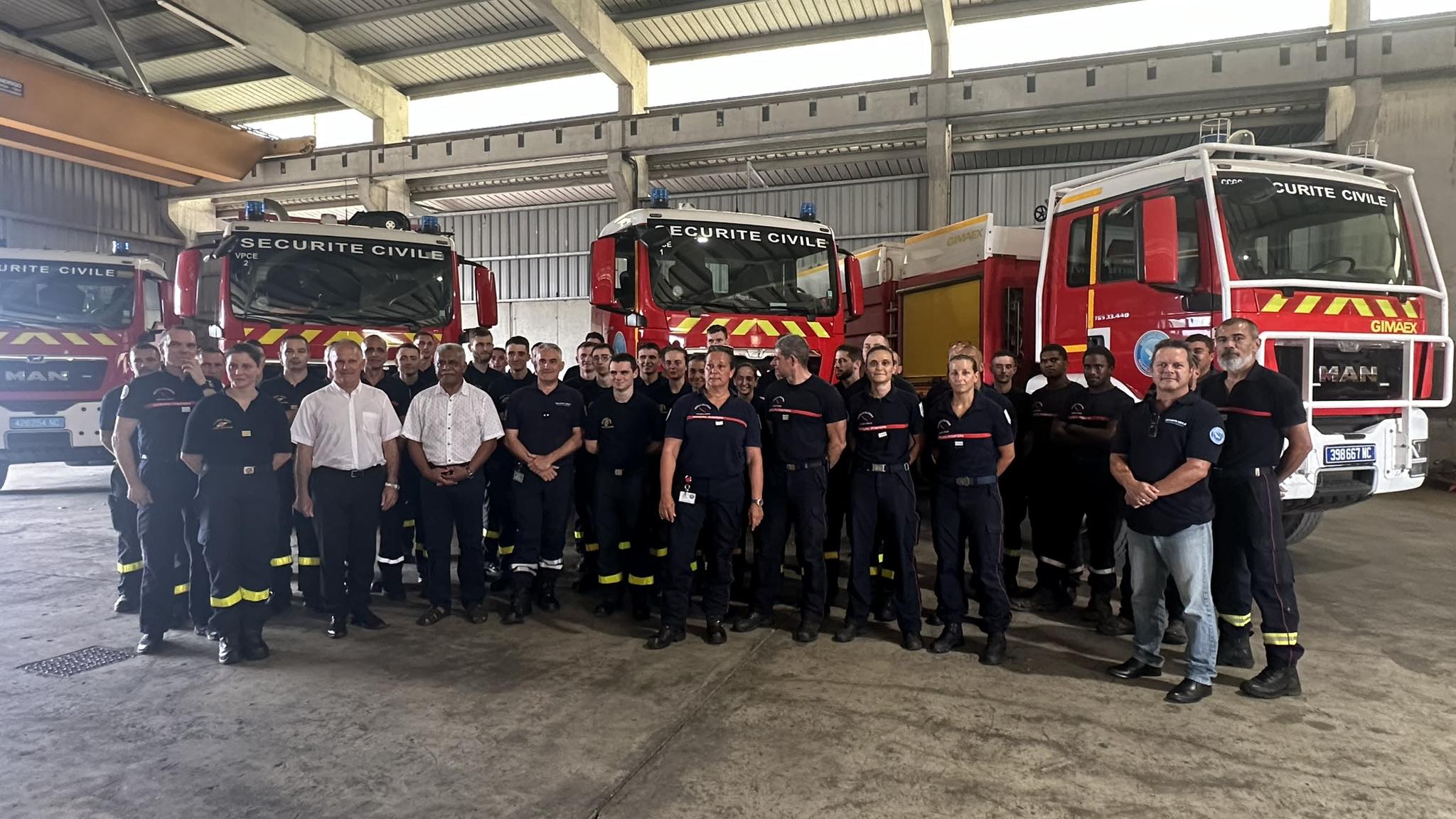 Louis Mapou et Louis Le Franc venus saluer les sapeur-pompiers de Métropole