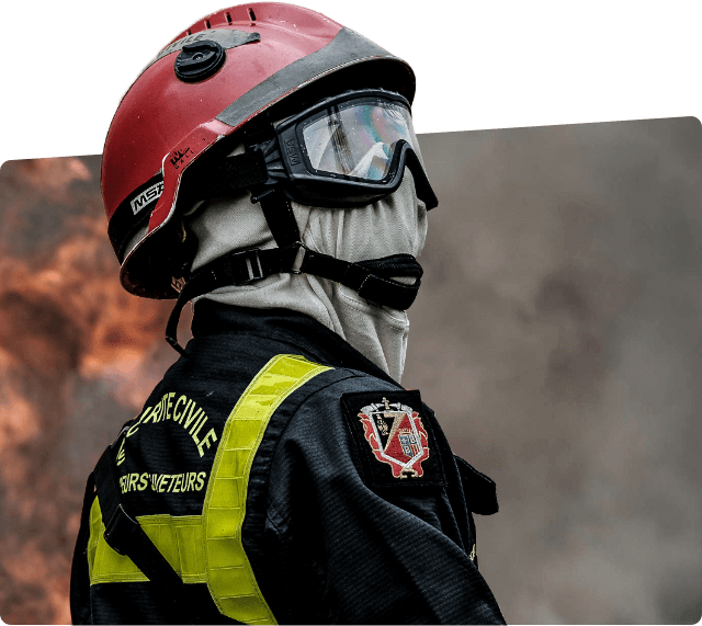 Des pompiers d'élite arrivent en renfort de métropole pour faire face aux feux de forêt 