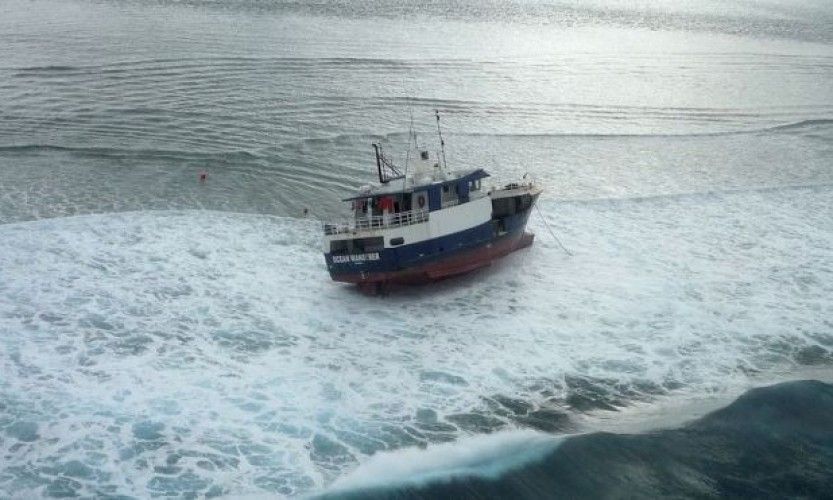 Un navire de pêche échoué