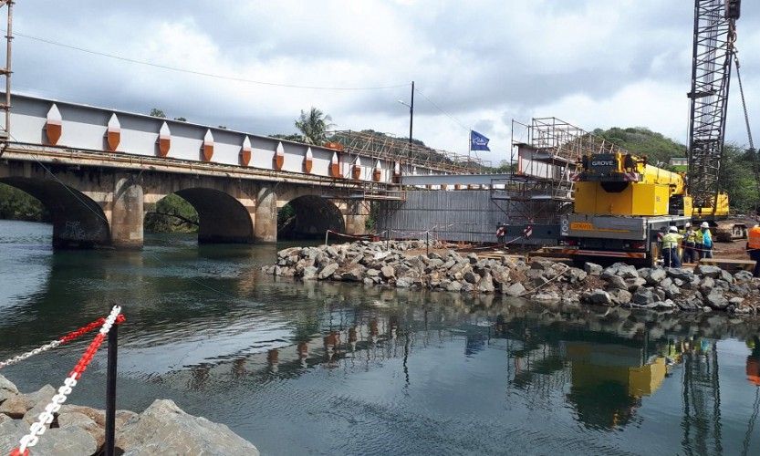 Un pont qui sort de terre