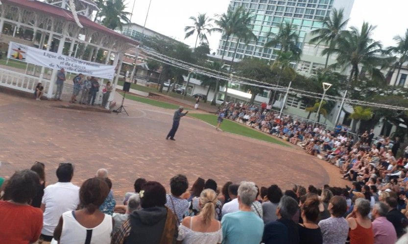 Vibrant hommage à Nouméa