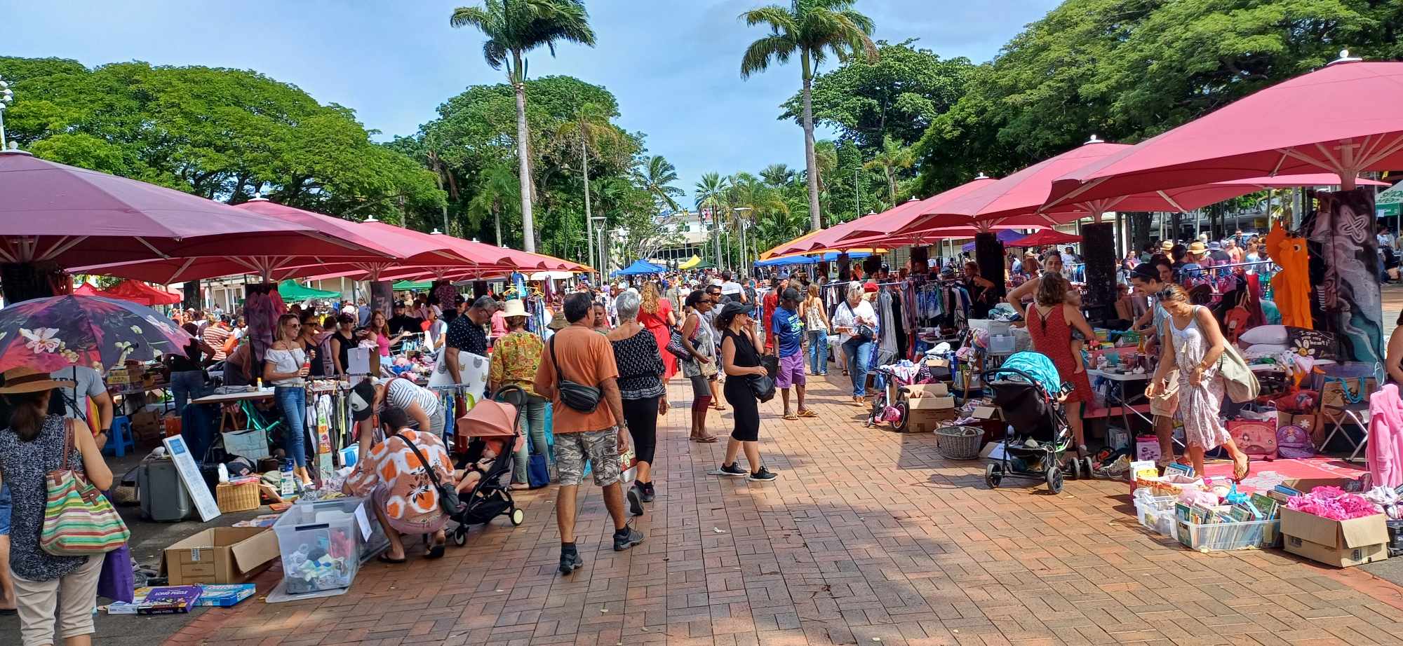 Beau succès pour le vide grenier de la ville de Nouméa 