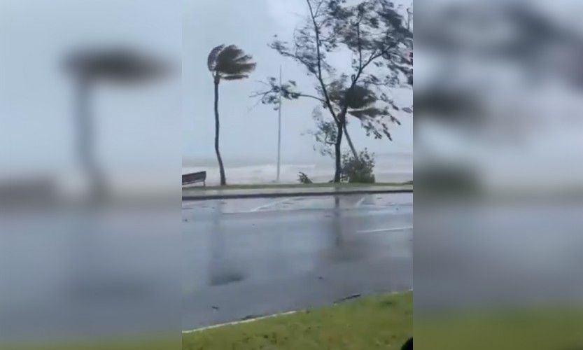 Vidéo - L'Anse Vata sous les vagues