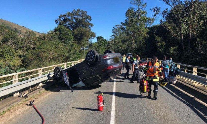 Voiture sur le toit à Nessadiou